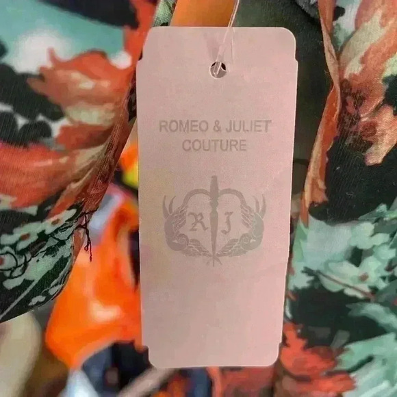 Ladies Romeo and Juliet  dress. Size medium. New with tags. - Picture 5 of 7